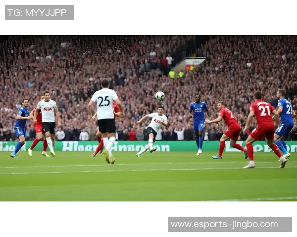 足球超巨球星闪耀绿茵场带动球队崛起引领世界足坛风潮 足球超巨球星闪耀绿茵场带动球队崛起引领世界足坛风潮